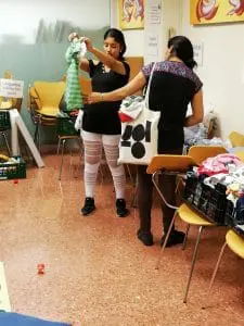 Adolescentes embarazadas intercambios de ropa scaled